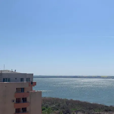 아파트 Sky View Summerland *